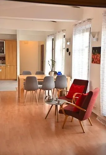 A Charismatic In The Very Center Of Apartament Bratysława