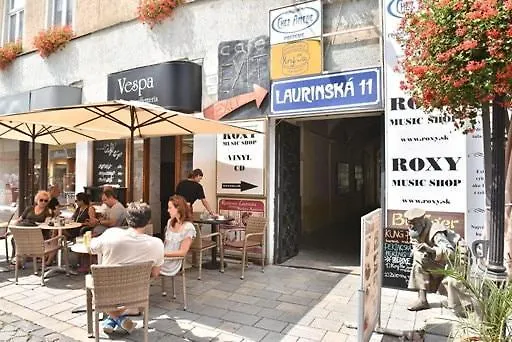 A Charismatic In The Very Center Of Apartment *